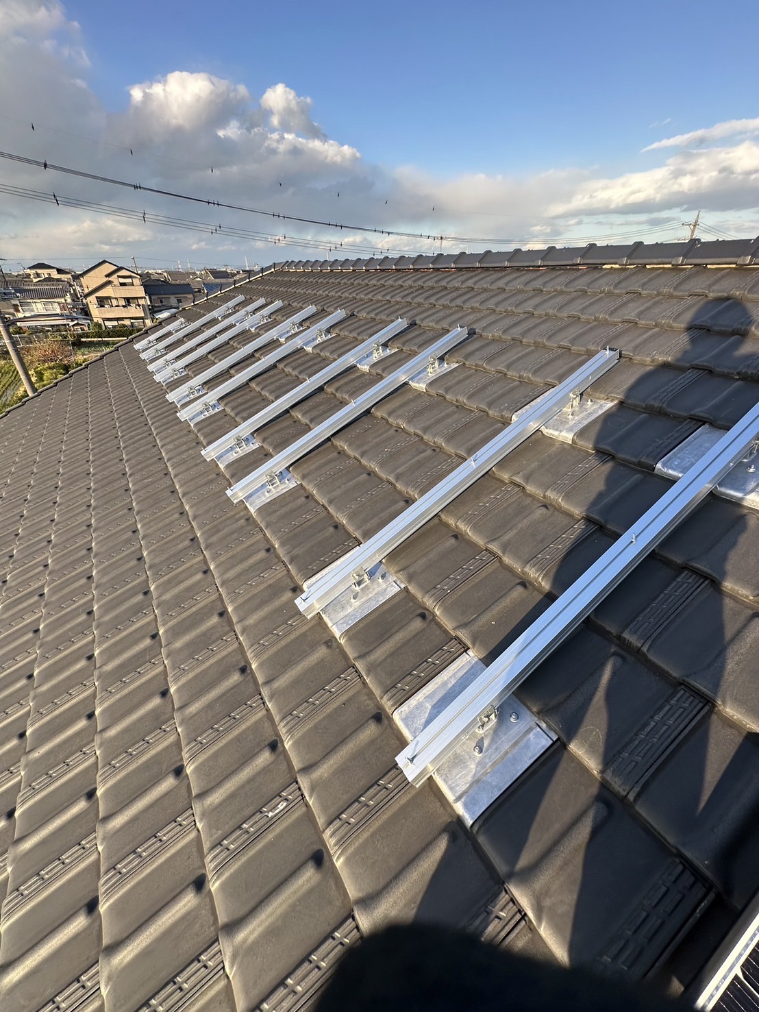 太陽光パネル設置_屋外施工中