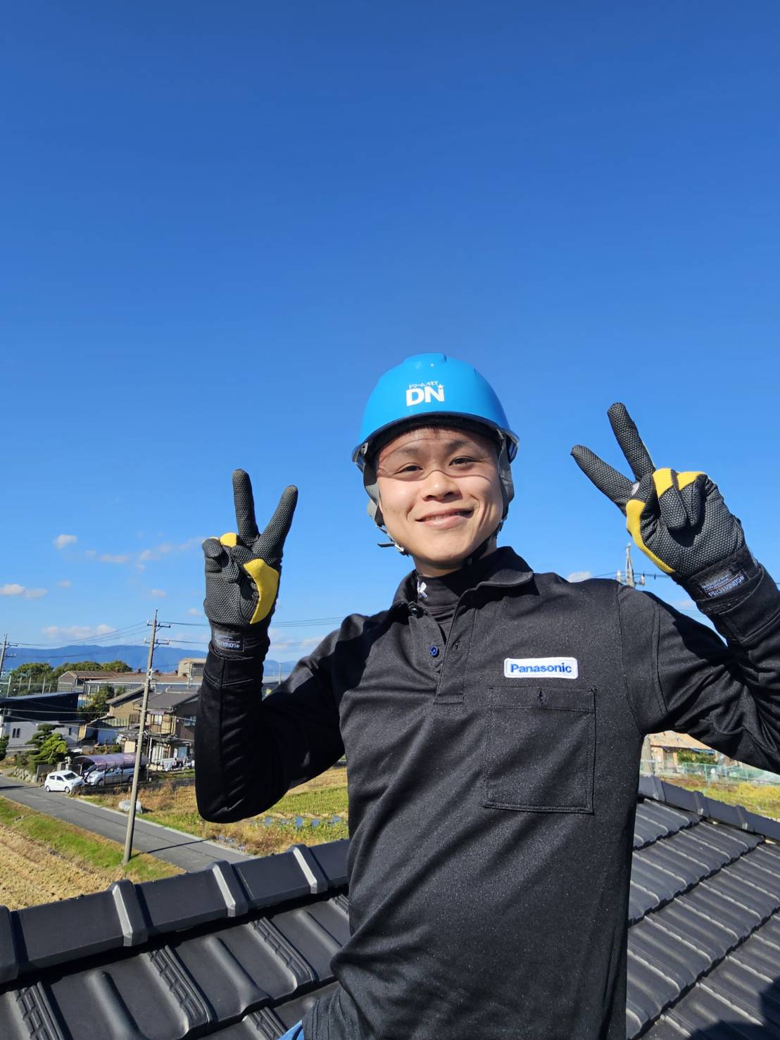 太陽光パネル設置_屋外作業中